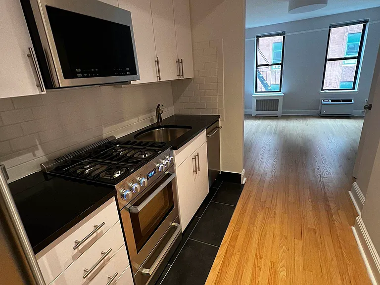 443 W 56th St #2B — Photo 1