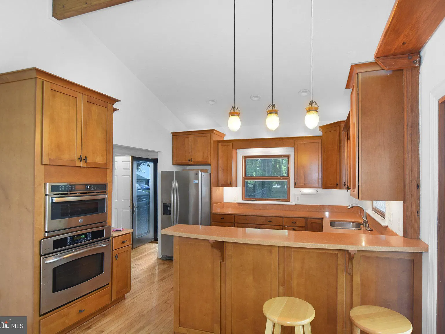 4 bed, 3.0 bath, 1320 sqft, $3,000 — Photo 4