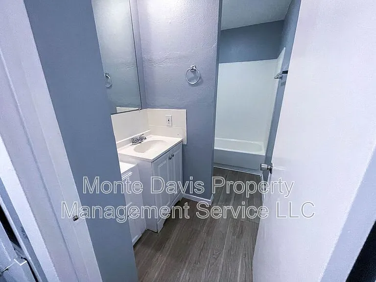 8907 Parkfield Dr #204 — Photo 22
