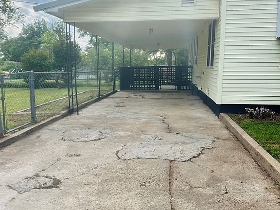 5th image of 1001 Summit St