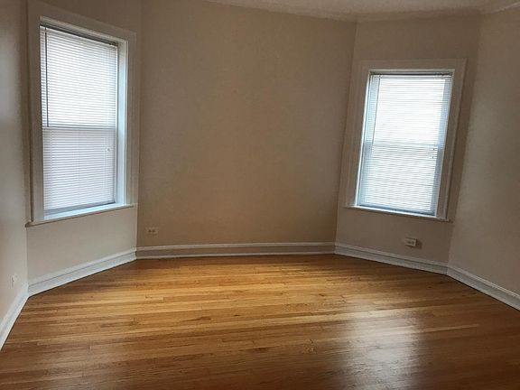 2nd image of 2500 W Ainslie St #2