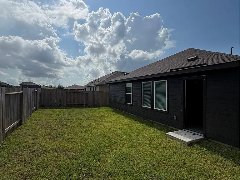 921 Woodhaven Lakes Dr — Photo 10
