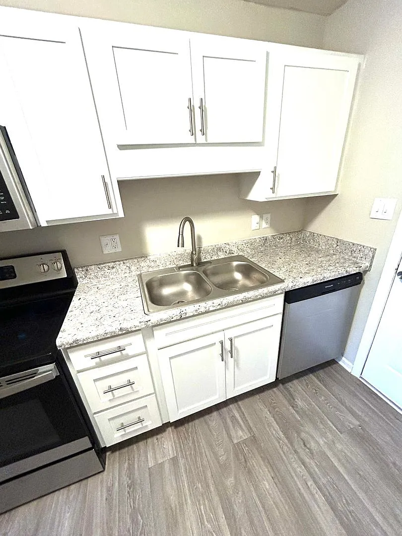 Claremont Hills — Photo 3