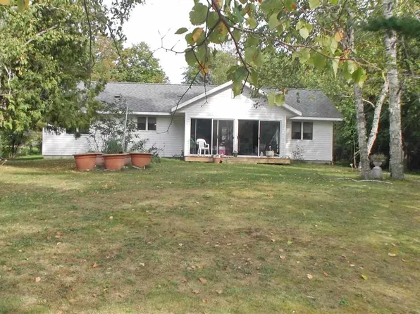 08167 Shrigley Rd, Charlevoix, MI 49720