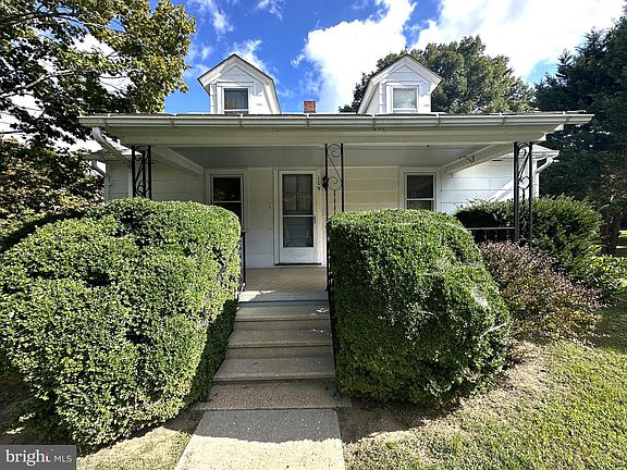 3rd image of 109 Hammond St