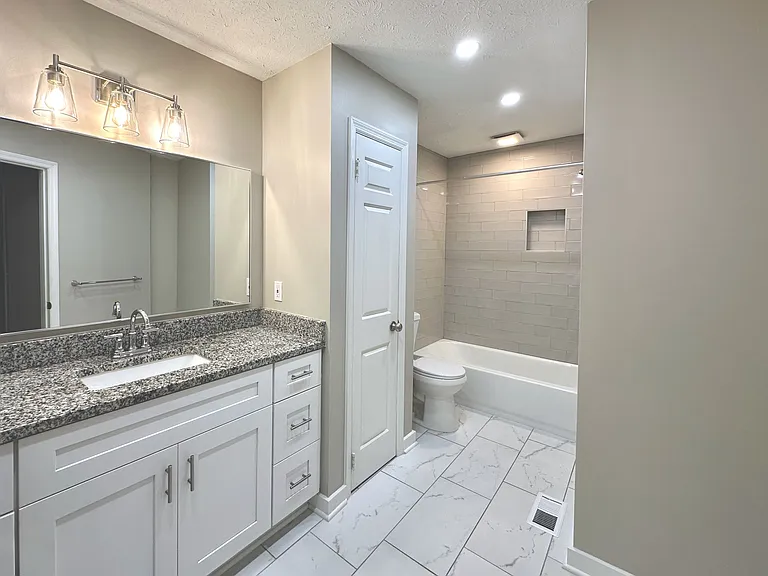 4930 Farmstead Ct NE — Photo 9