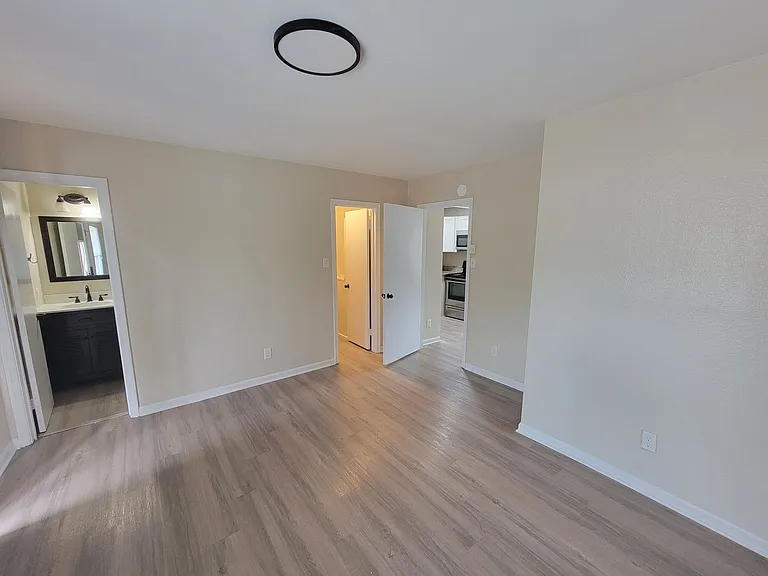 131 E Fisher Ave — Photo 4