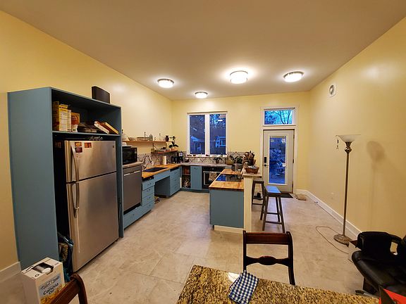 3rd image of 596 Kuehnle Ave