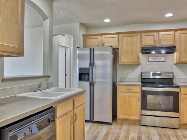 462 NW Sandpiper Ave, Mountain Home, ID 83647