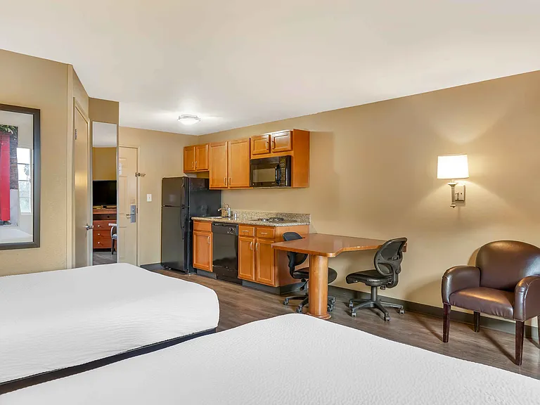 Studio Suite - 2 Full Beds