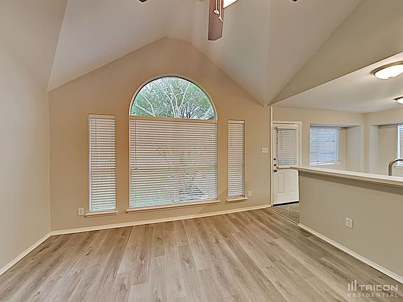 2nd image of 10627 Redwood Dr