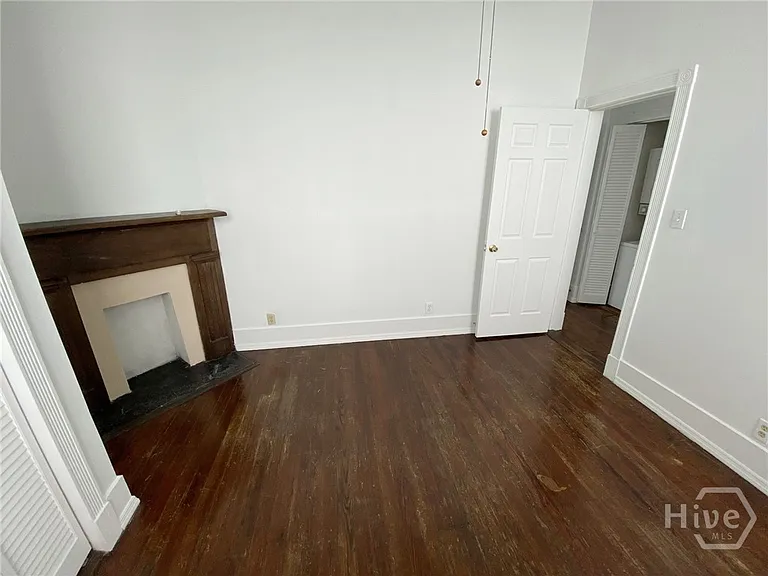 506 E York St — Photo 14