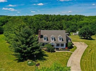 5321 Columbine Cir, Schnecksville, PA 18078