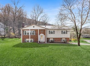927 Mica Ct, Valley Cottage, NY 10989