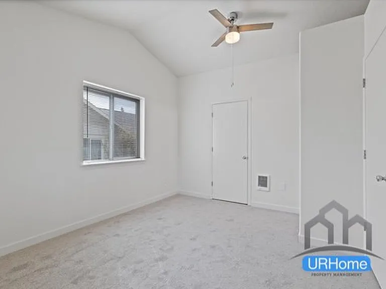 120 SE 143rd Ave — Photo 11