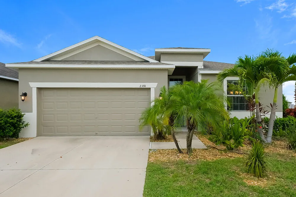 3 bed, 2.0 bath, 1672 sqft, $1,985 — Photo 1