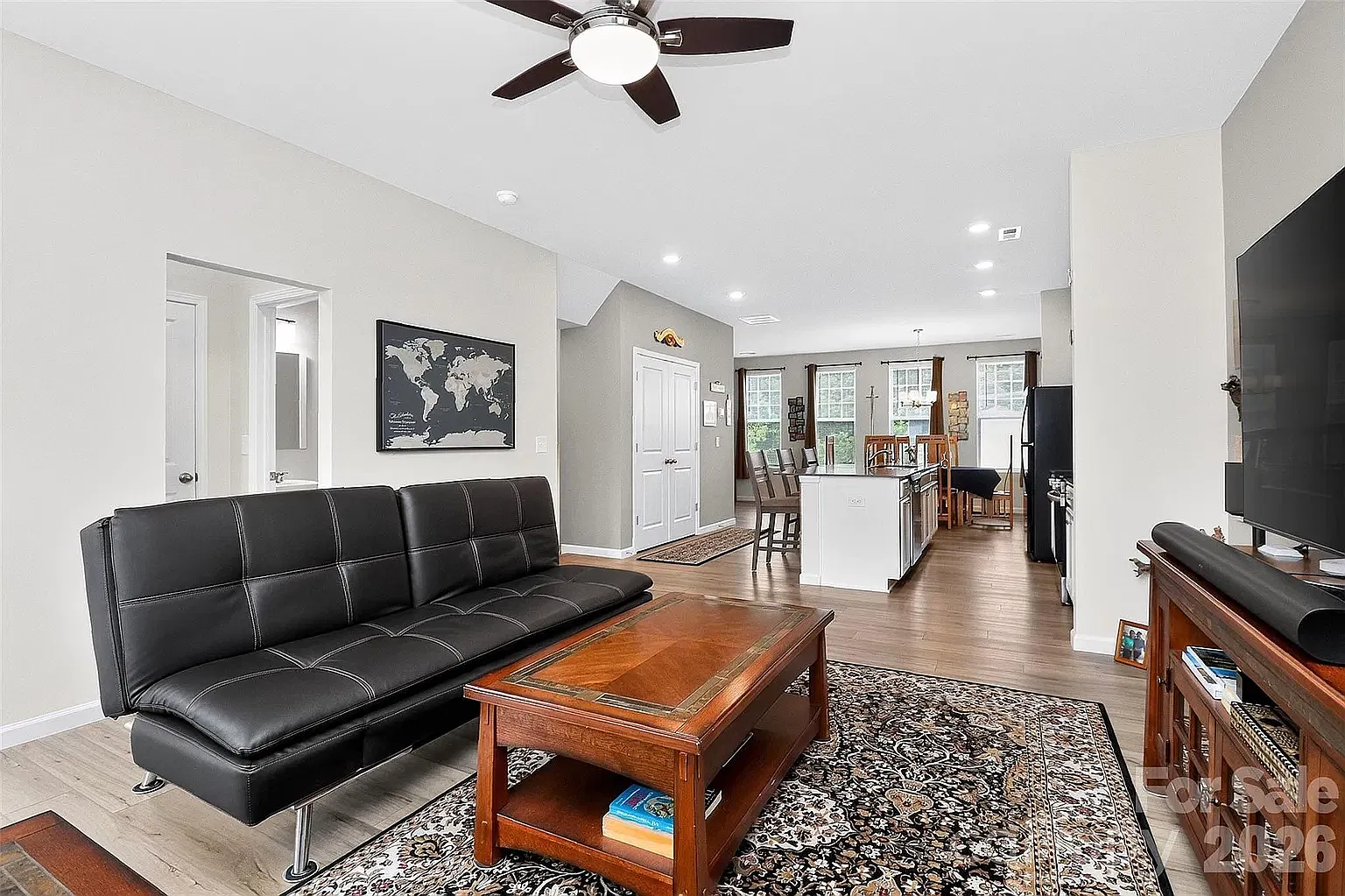 3 bed, 2012 sqft, $1,700 — Photo 3