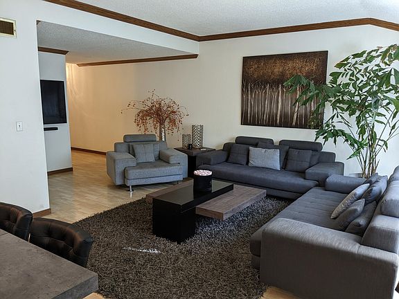 3rd image of 5 Glen Valley Cir
