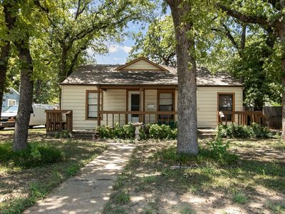 2325 Field St, Fort Worth, TX, 76117