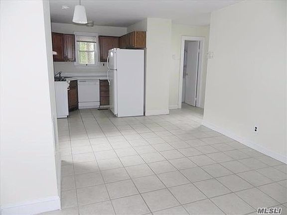 3rd image of 6 Pilvinis Dr