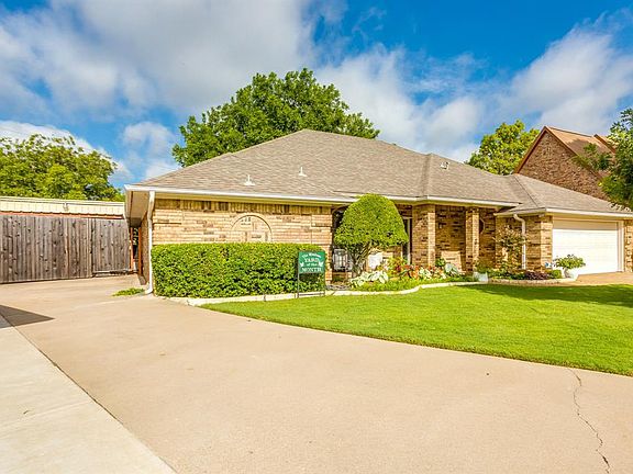 3rd image of 8243 Meadowside Dr
