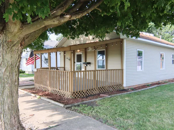 307 S Douglas St, Villa Grove, IL 61956
