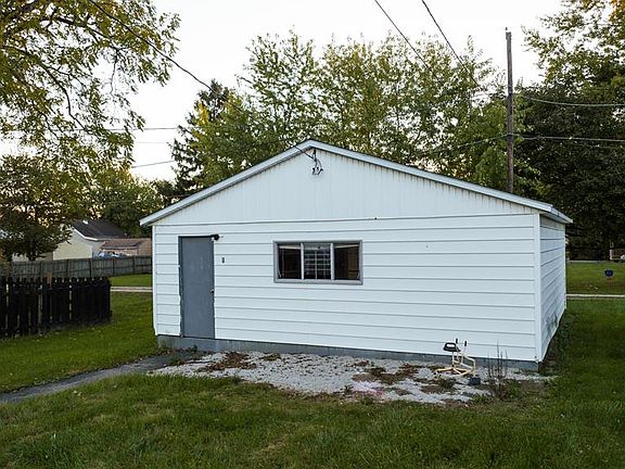 4th image of 1125 Willard St