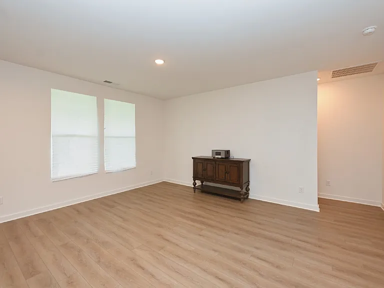 7187 Sutton Dr — Photo 7