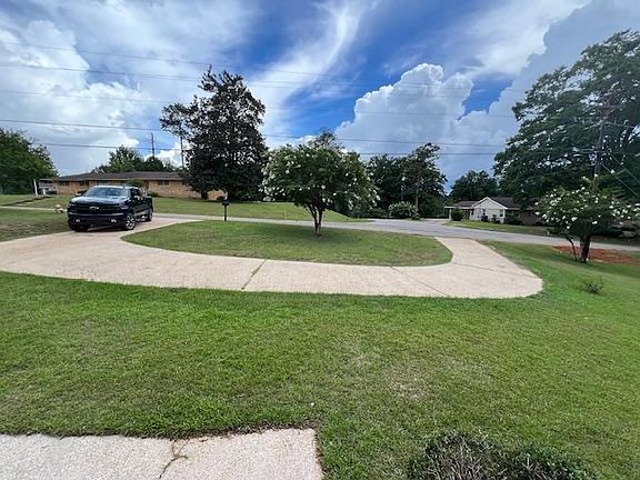 5th image of 90 Beechwood Dr