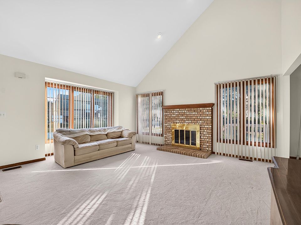 54325 Cambridge Dr, photo 5