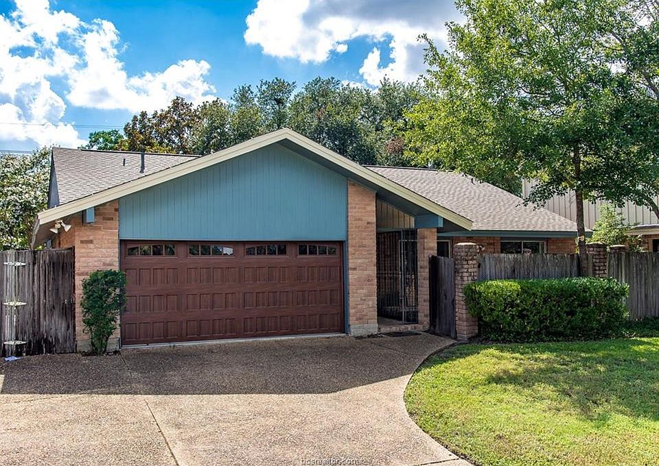 1st image of 2904 Camelot Dr