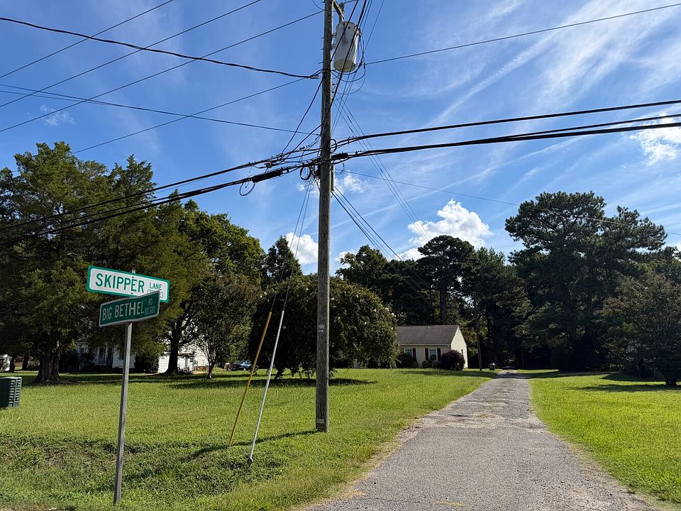 1st image of 320 Skipper Ln