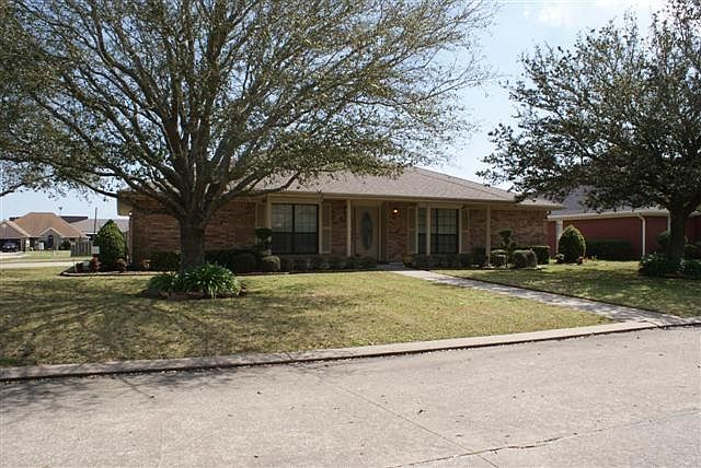 1st image of 6840 Essex Ln