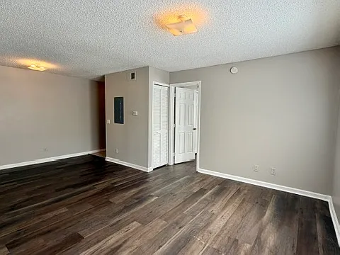 Cedar Creek Apartments — Photo 8