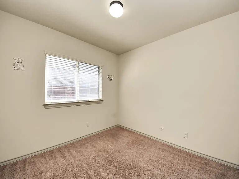 1902 Argos Dr — Photo 45