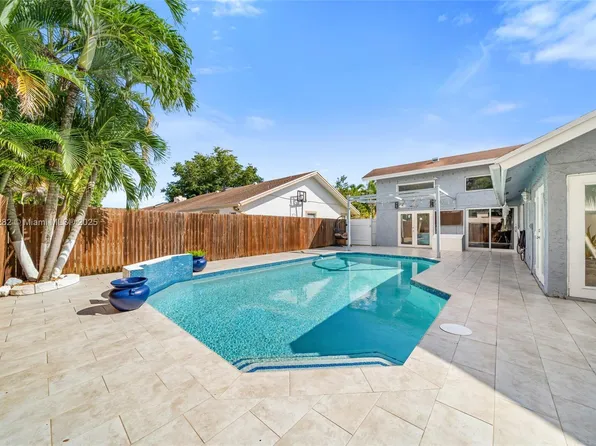 7461 NW 36th St, Lauderhill, FL 33319