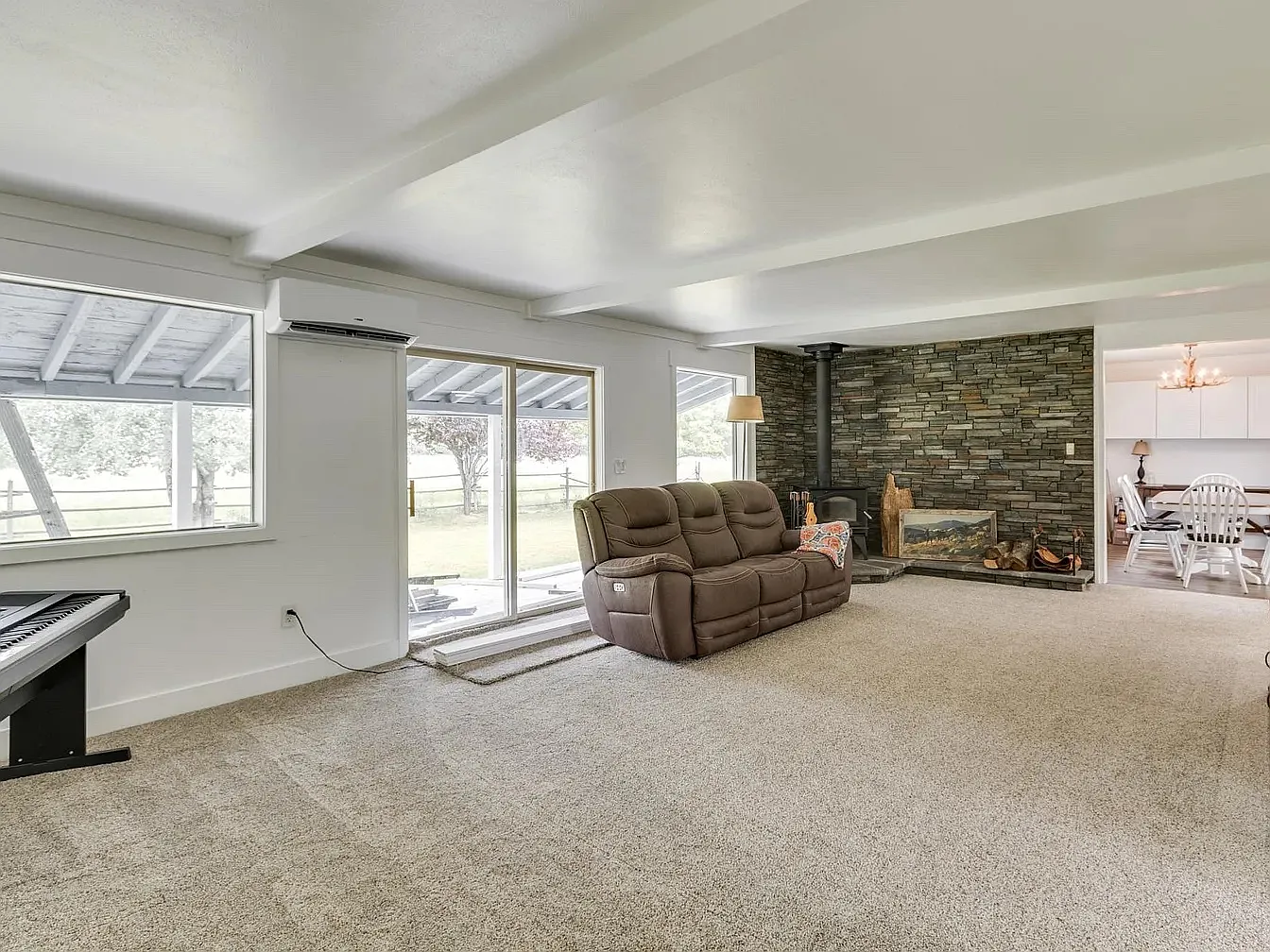 3 bed, 1105 sqft, $2,500 — Photo 3
