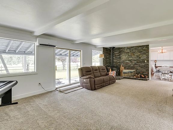 3rd image of 364 Misty Meadow Ln
