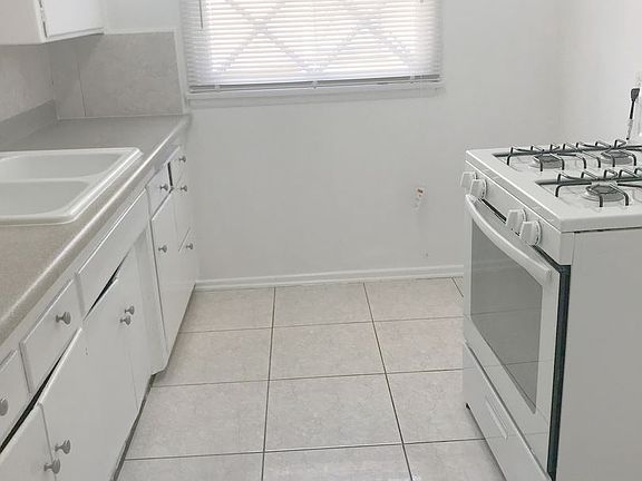 3rd image of 3308 Castle Heights Ave APT 1