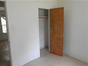 4th image of 2960 Hattie St