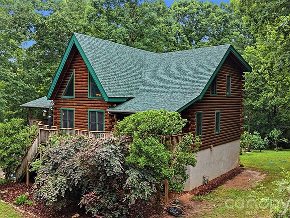 3rd image of 532 Mountain Oak Ln
