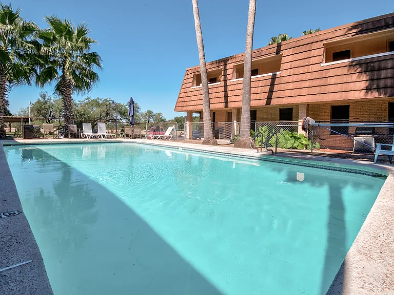 Arroyo Apartments — Photo 16