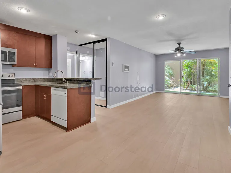 4600 Lamont St #4-113 — Photo 9