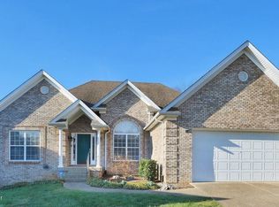 10104 Springhurst Gardens Cir, Louisville, KY 40241