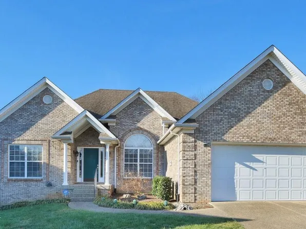 10104 Springhurst Gardens Cir, Louisville, KY 40241