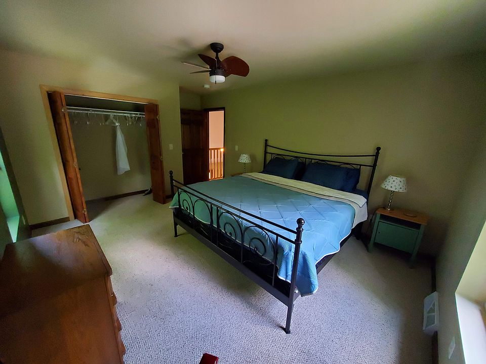 2nd floor bedroom with king size bed