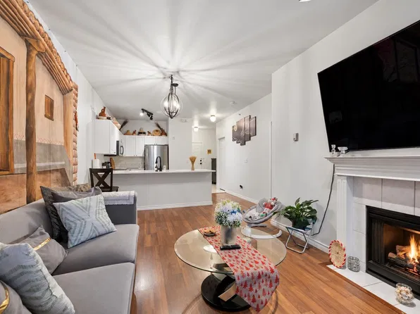 2109 Rowland St Unit 102, Pt Coquitlam, BC V3C 6J4
