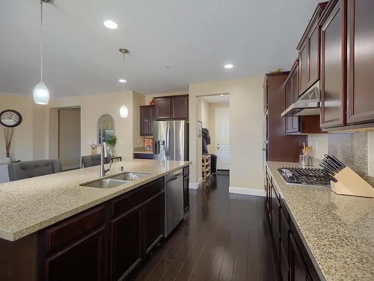 2708 Sweeney Dr — Photo 7
