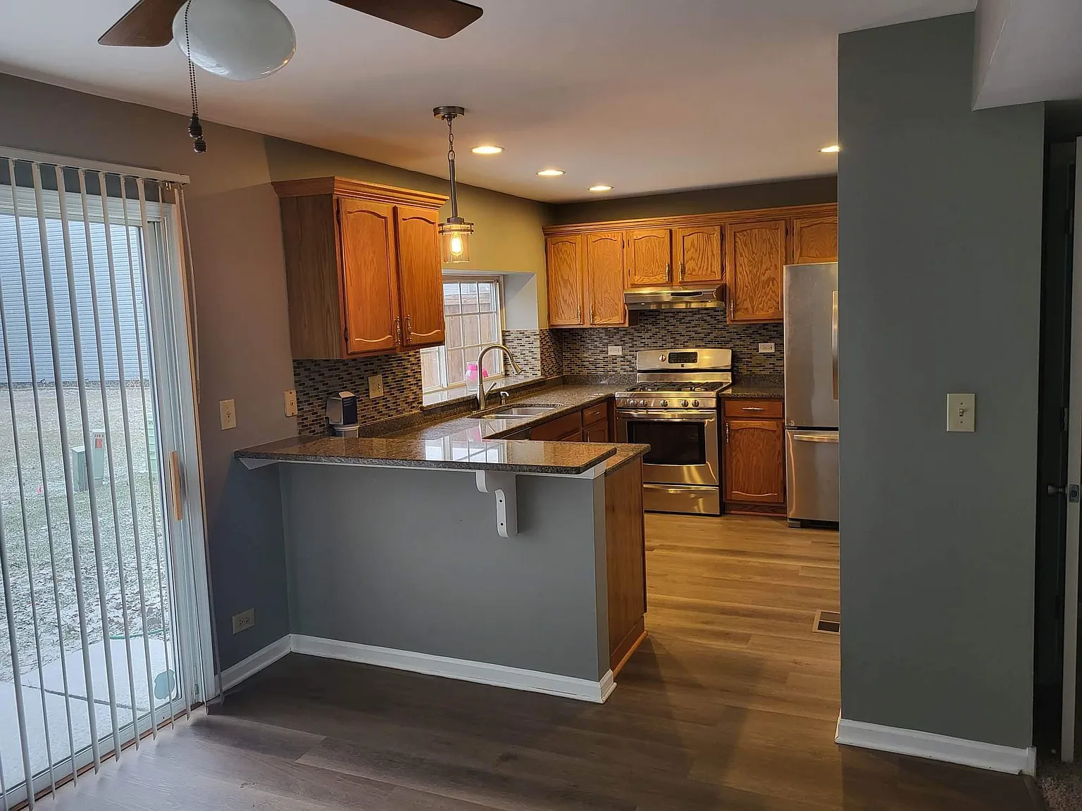 2 bed, 1.5 bath, 1300 sqft, $2,500 — Photo 3