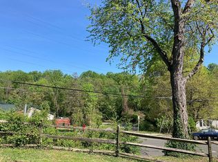 1930 Pimmit Dr, Falls Church, VA 22043